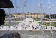 Diese Hitze! 35 Grad vermiesen Wien das Geschäft Ohne Wasser keine Musi für die Tourismusorte wie Schönbrunn (Bild: Istock).