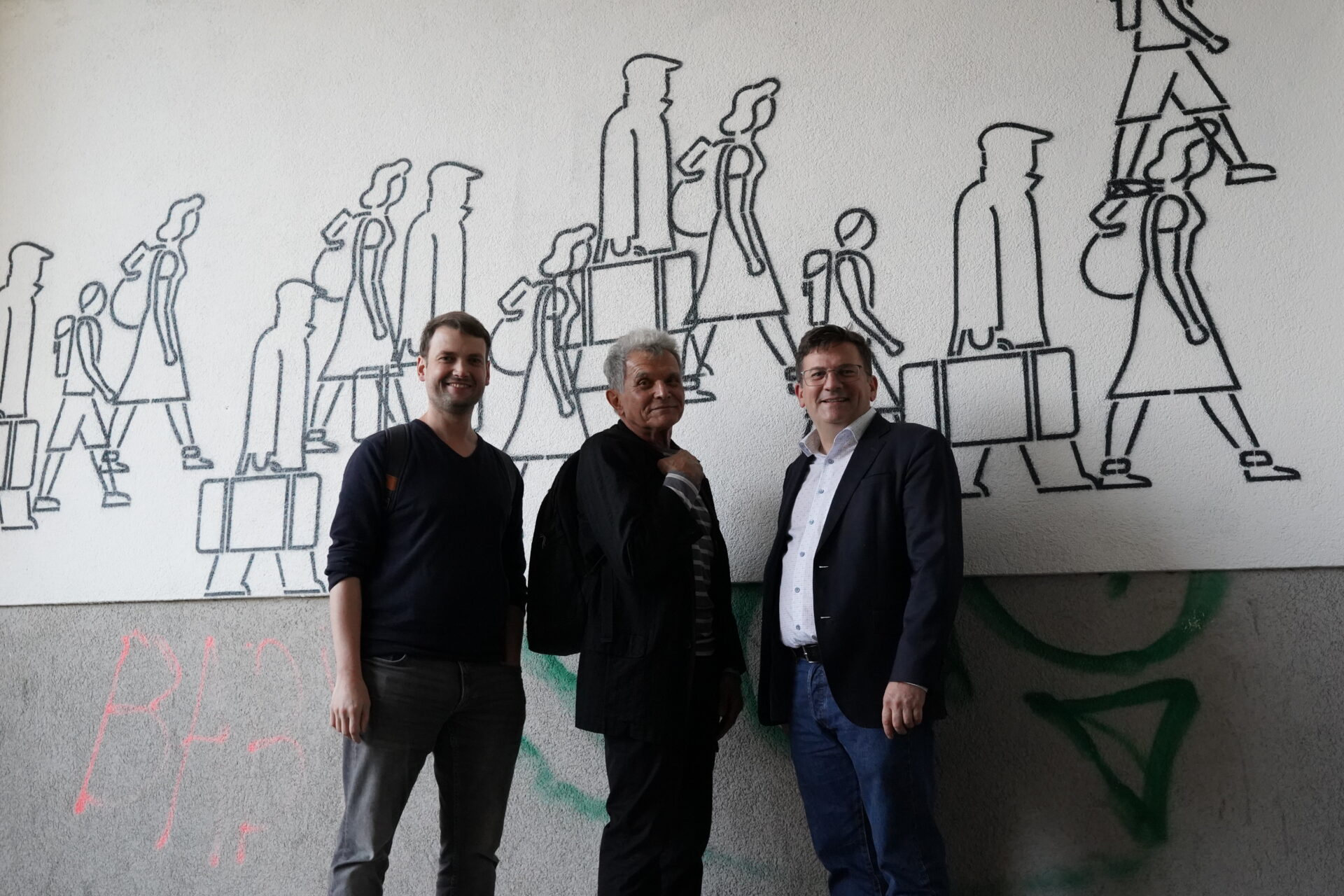 Wilfried Zankl, Walter Stach und Michael Schüssler (v.l.) in dem nun markanten Durchgang am Wienerberg © BV 12 / Mallinger