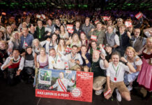 Ein fulminantes Finale der Wiener Kaiser Wiesn! Das gesamte Wiener-Kaiser-Wiesn-Team, Freude und Partner ließen John I. hochleben (Bild: Stefan Joham).