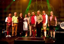 Die erste Bezirks-Wiesn war ein absoluter Hit! Sechs Bezirke auf der Bühne! Peter Jagsch (17), Joe Taucher (22), Christine Dubrovac-Widholm (20), Karin Stepanek (WBB), Dietmar Baurecht (15), Marcus Franz (10), Ernst Nevrivy (22), Thomas Steinhart (11), Hans Steiner (WBB, Bild: Lechner).