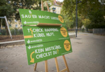 Kampf dem Schmutz: “Margareten räumt zam” Die neuen Schilder der Müll-Kampagne (Bild: Karo Pernegger).