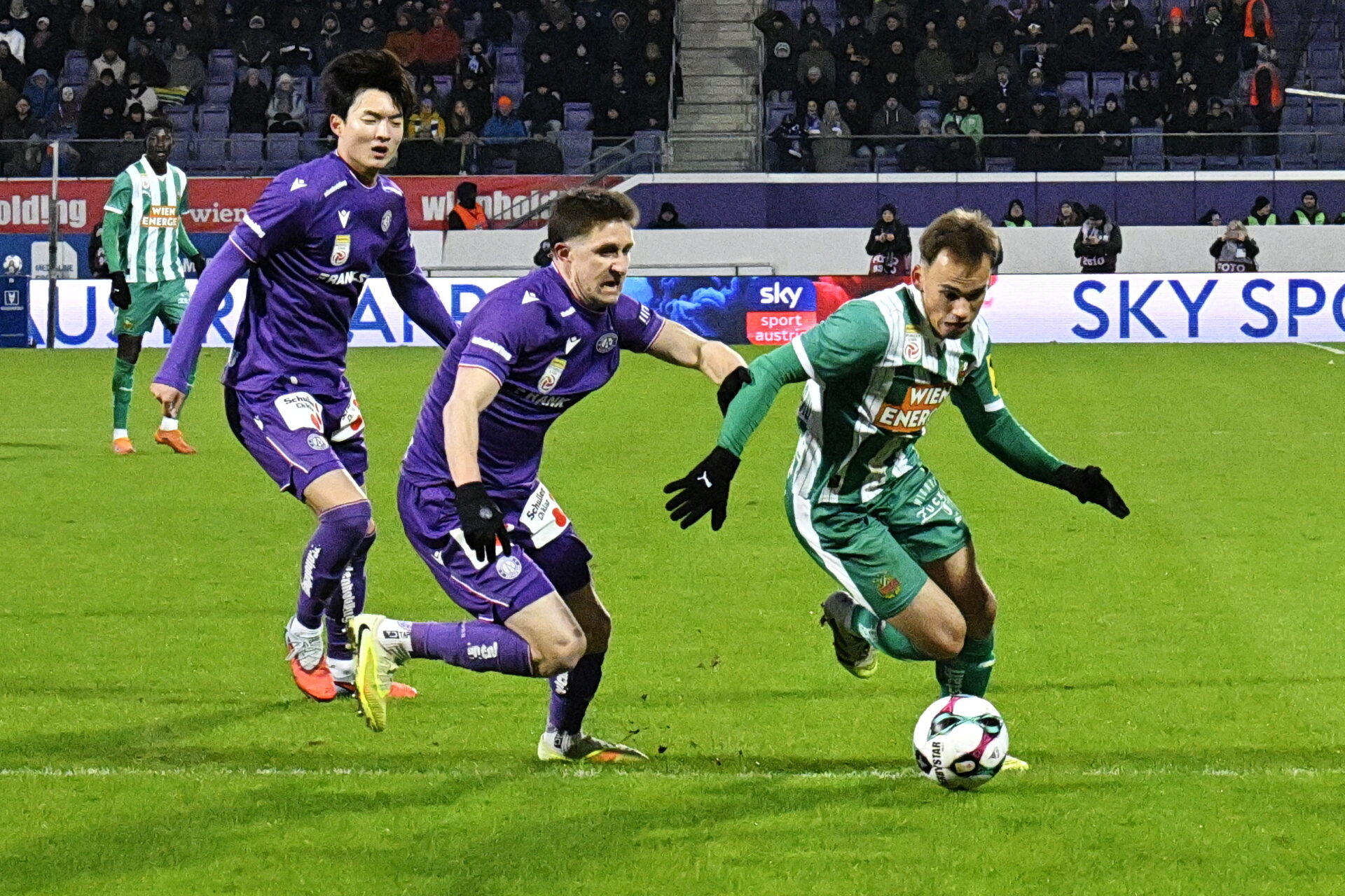 Derby-Stimmung: Heiße Emotionen sind vorprogrammiert (Bild: Schatzer).
