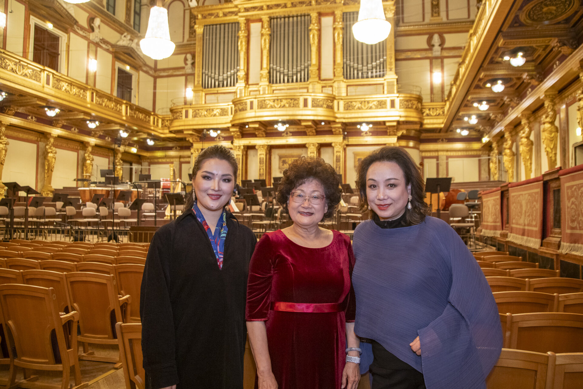 Mezzosophranistin Yajie Zhang, Veranstalterin Nina Chang, Sporanistin Xiuying Li