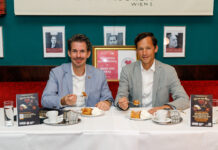 „Warm ums Herz“: Wiener Gastronomie und Caritas helfen gemeinsam Präsentieren die gemeinsame Hilfsaktion der Gastronomie und der Caritas: Fachgruppen-Obmann Thomas Peschta und Caritas-Direktor Klaus Schwertner.