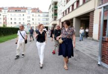 Sandleiten: neuer Rundgang gegen das Vergessen „Die Rundgänge machen Geschichte an jenen Orten sichtbar, an denen sie tatsächlich stattgefunden hat.“, betont Stadträtin Elke Hanel-Torsch. © Stadt Wien/Martin Votava