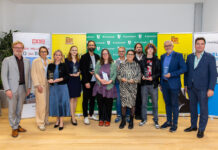 So sehen die Award-Sieger aus der Josefstadt aus Freude am Schlesingerplatz: Die Sieger der Business- und Medical-Awards Josefstadt (Bild: Oblak).