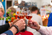 13. Genusstour macht erneut Appetit auf Mauer *Bei den 13 Stationen gibt es auch Gelegenheit für ein "Prost" © Barbara Hartl