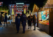 Gruppe Sofortmaßnahmen verstärkt Kontrollen in Grätzln Polzei am Christkindlmarkt Rathausplatz