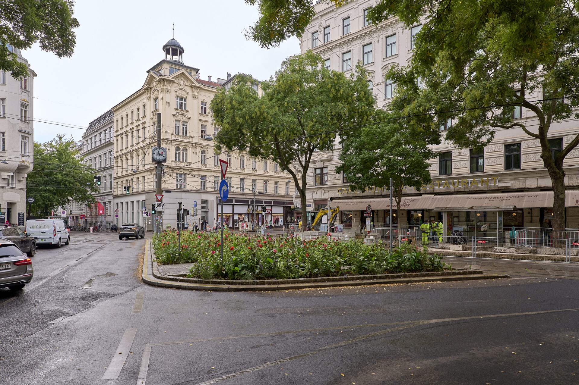 Baustart des Josef-Matthias-Hauer Platzes